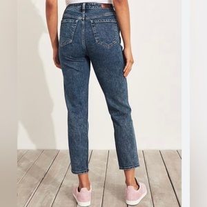 Hollister | ultra high-Rise Mom Jean | vintage stretch